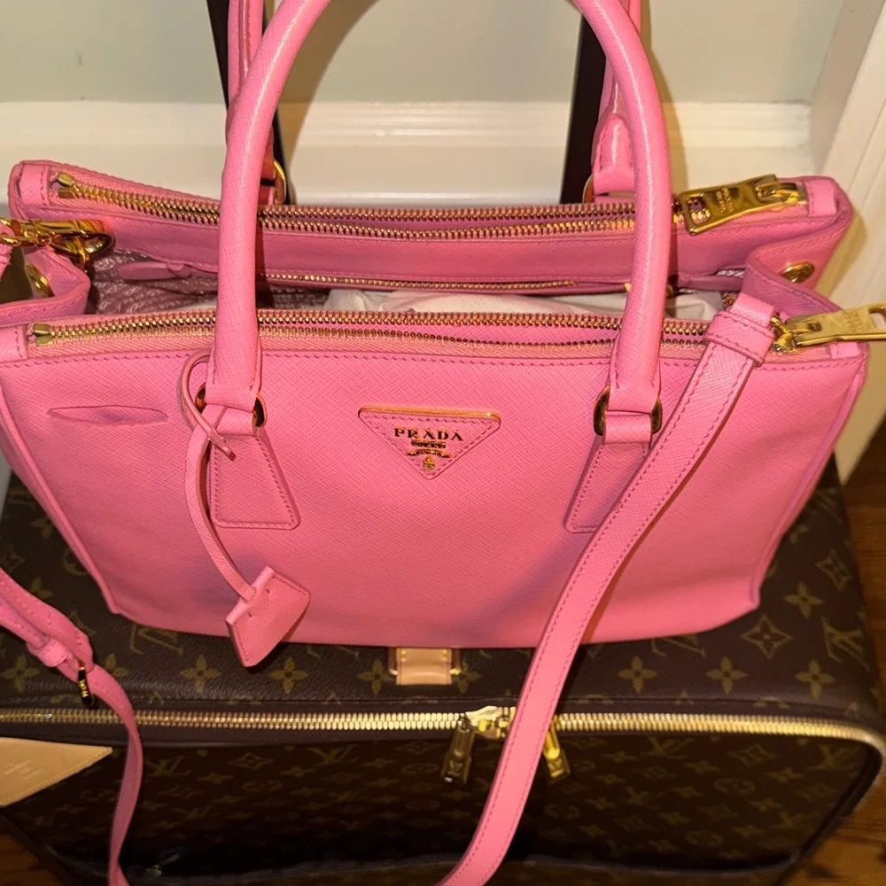 Prada Galleria Barbie Pink Gold Saffiano Leather Satchel Strap Purse Bag Medium